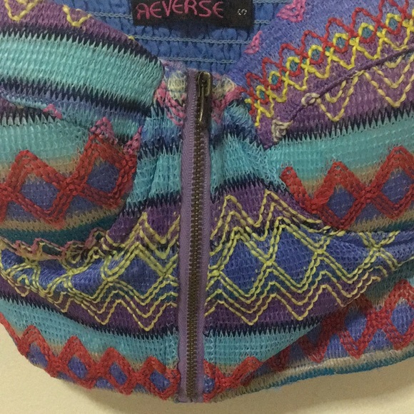 REVERSE Crop Top - Picture 3 of 5